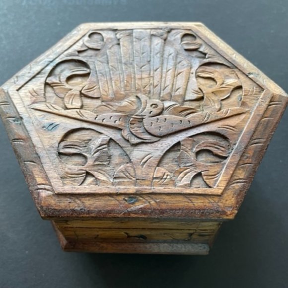 Hexagonal CARVED WOOD TRINKET BOX WITH HINGED LID for Jewelry, Décor, Treasures - Picture 11 of 14